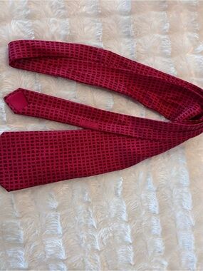 Hermes Deep Pink Patterned Silk Tie